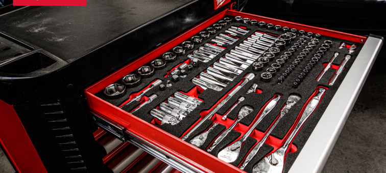 PARTNER TAKMIČENJA YOUNG CAR MECHANIC: MILWAUKEE®